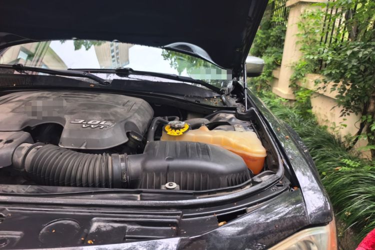 Used Chrysler 300C 2014 3.0L Excellence Edition Engine Bay Left
