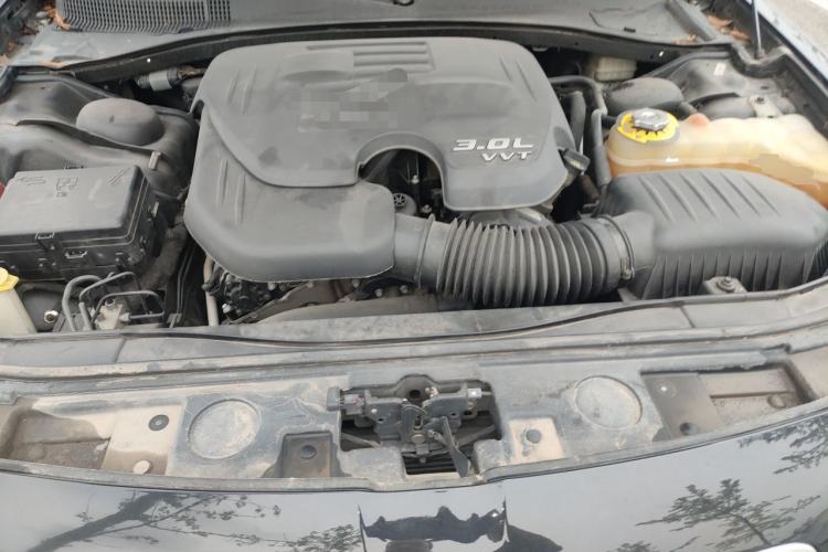 Used Chrysler 300C 2014 3.0L Excellence Edition Engine Bay