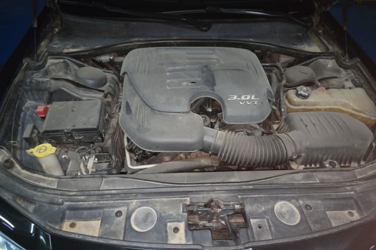 Used Chrysler 300C 2014 3.0L Excellence Edition Engine Bay