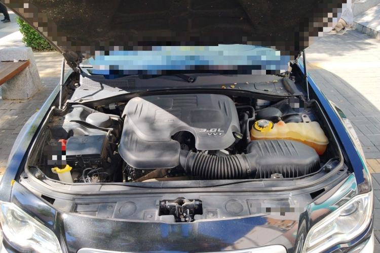 Used Chrysler 300C 2014 3.0L Excellence Edition Engine Bay