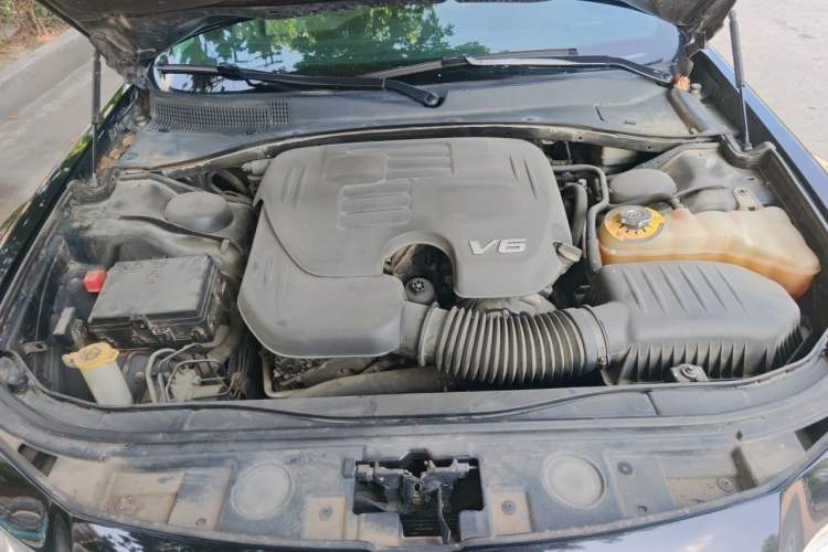 Used Chrysler 300C 2014 3.0L Excellence Edition Engine Bay