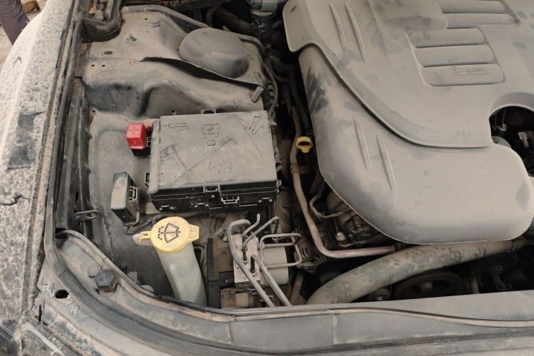 Used Chrysler 300C 2014 3.0L Excellence Edition Engine Bay Right