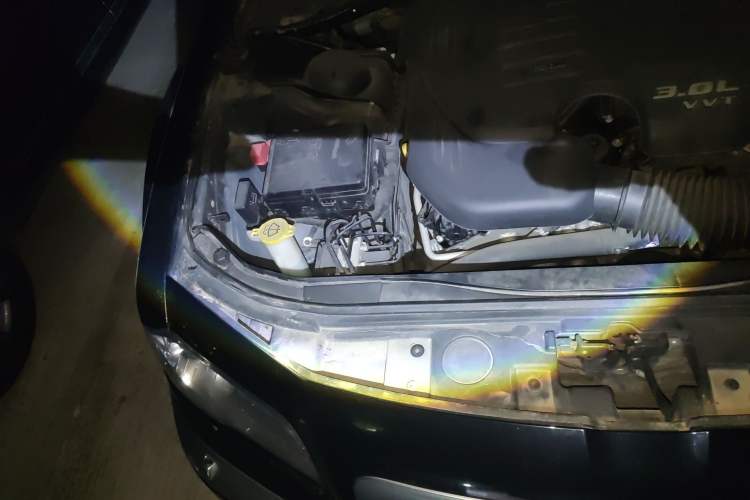 Used Chrysler 300C 2014 3.0L Excellence Edition Engine Bay Right