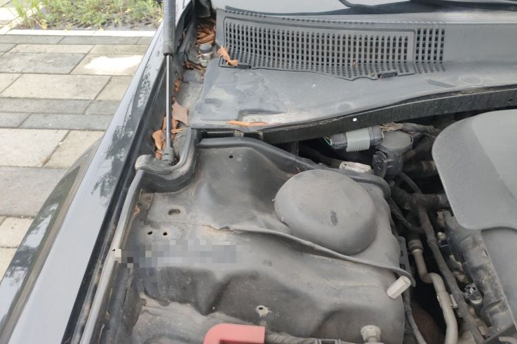 Used Chrysler 300C 2014 3.0L Excellence Edition Engine Bay Right