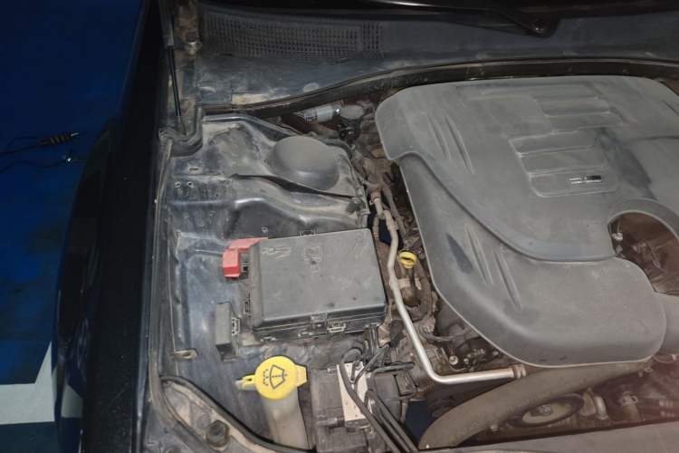 Used Chrysler 300C 2014 3.0L Excellence Edition Engine Bay Right