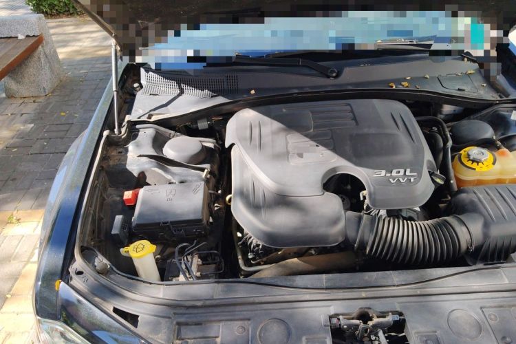 Used Chrysler 300C 2014 3.0L Excellence Edition Engine Bay Right