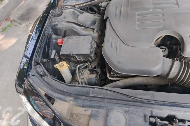 Used Chrysler 300C 2014 3.0L Excellence Edition Engine Bay Right