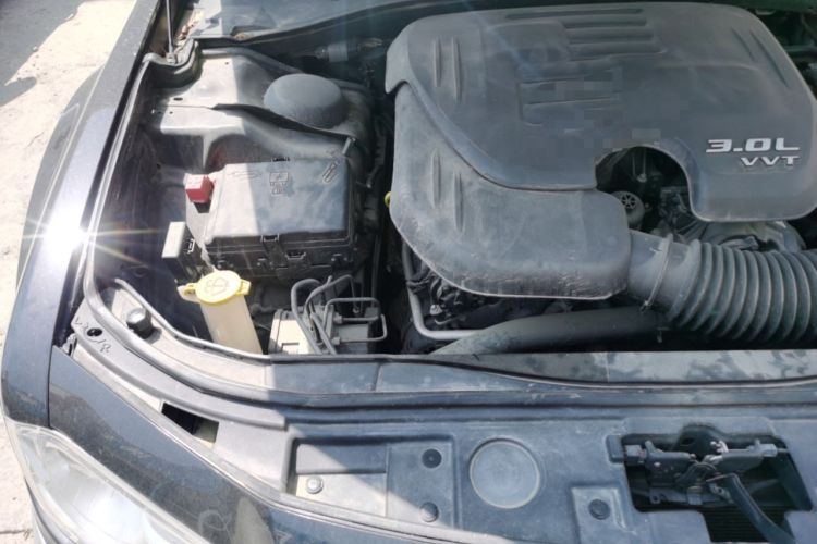 Used Chrysler 300C 2014 3.0L Excellence Edition Engine Bay Right