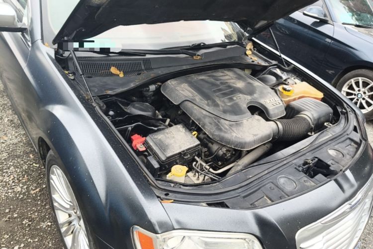 Used Chrysler 300C 2014 3.0L Excellence Edition Engine Bay Right