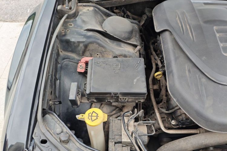 Used Chrysler 300C 2014 3.0L Excellence Edition Engine Bay Right