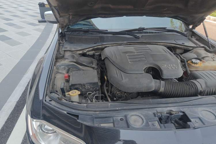 Used Chrysler 300C 2014 3.0L Excellence Edition Engine Bay Right