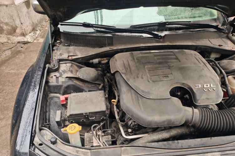 Used Chrysler 300C 2014 3.0L Excellence Edition Engine Bay Right