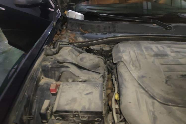 Used Chrysler 300C 2014 3.0L Excellence Edition Engine Bay Right