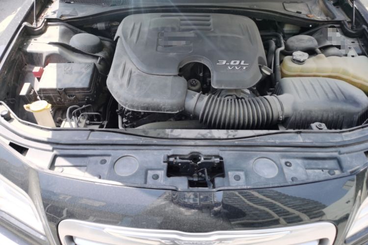 Used Chrysler 300C 2014 3.0L Excellence Edition Engine Bay