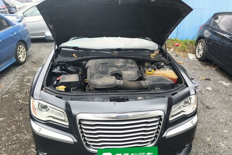 Used Chrysler 300C 2014 3.0L Excellence Edition Engine Bay