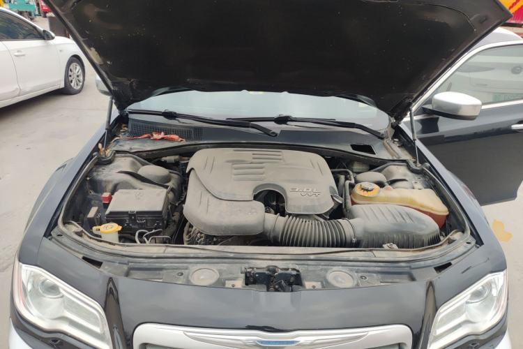 Used Chrysler 300C 2014 3.0L Excellence Edition Engine Bay