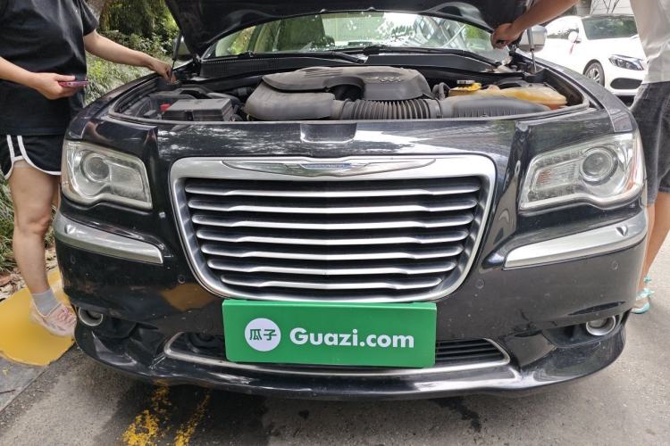Used Chrysler 300C 2014 3.0L Excellence Edition Engine Bay
