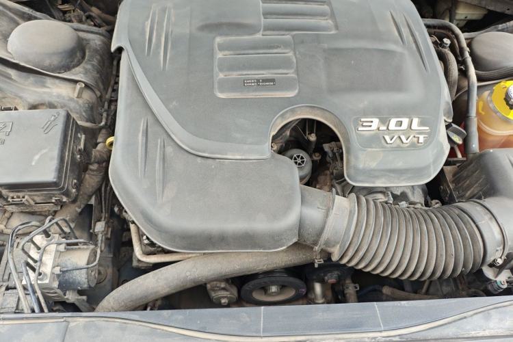 Used Chrysler 300C 2014 3.0L Excellence Edition Engine Bay