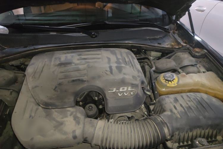 Used Chrysler 300C 2014 3.0L Excellence Edition Engine Bay