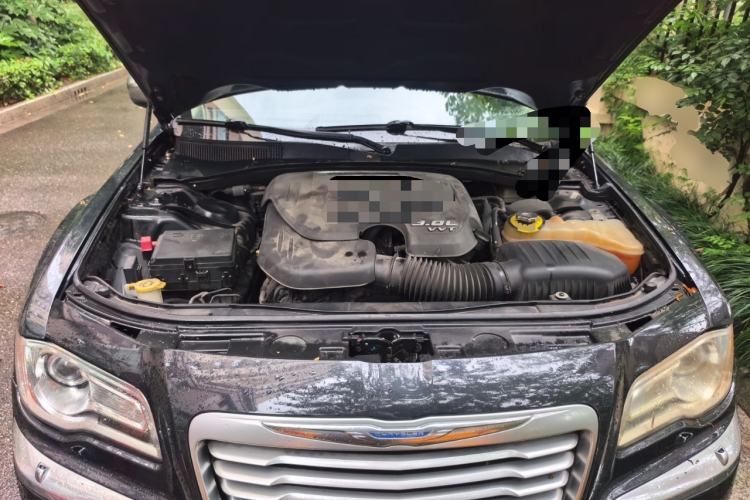 Used Chrysler 300C 2014 3.0L Excellence Edition Engine Bay