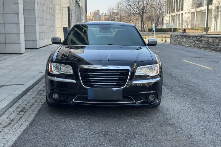 Used Chrysler 300C 2014 3.0L Excellence Edition Exterior 1