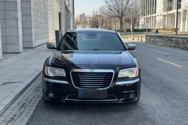 Used Chrysler 300C 2014 3.0L Excellence Edition Exterior 2