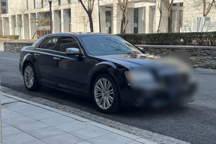 Used Chrysler 300C 2014 3.0L Excellence Edition Exterior 3