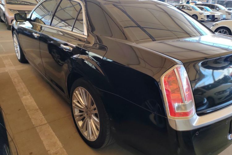 Used Chrysler 300C 2014 3.0L Excellence Edition Exterior 3