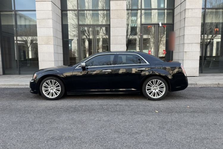 Used Chrysler 300C 2014 3.0L Excellence Edition Exterior 5