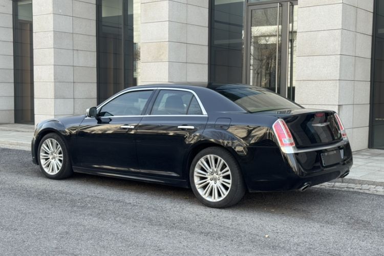 Used Chrysler 300C 2014 3.0L Excellence Edition Exterior 6