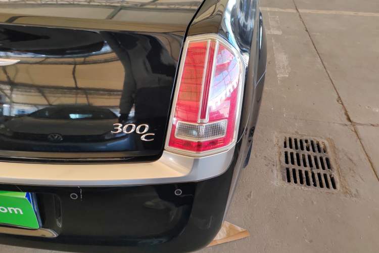 Used Chrysler 300C 2014 3.0L Excellence Edition Exterior 6