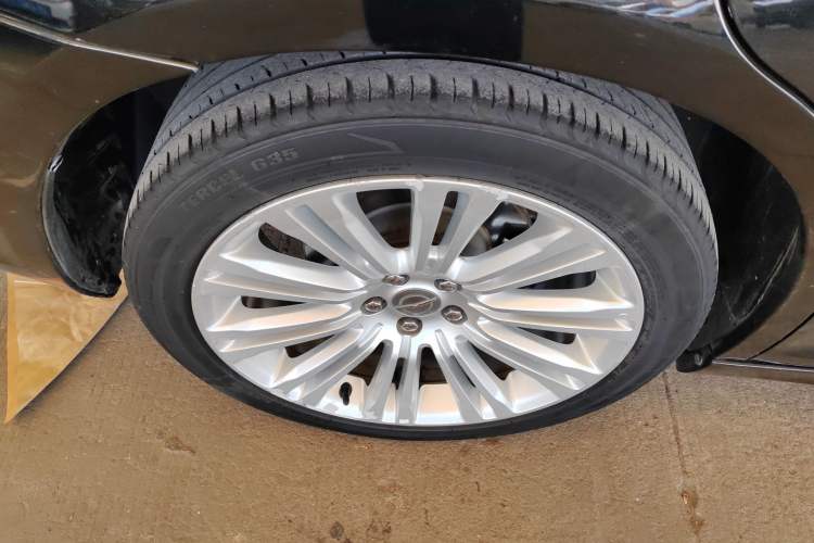 Used Chrysler 300C 2014 3.0L Excellence Edition Exterior 8