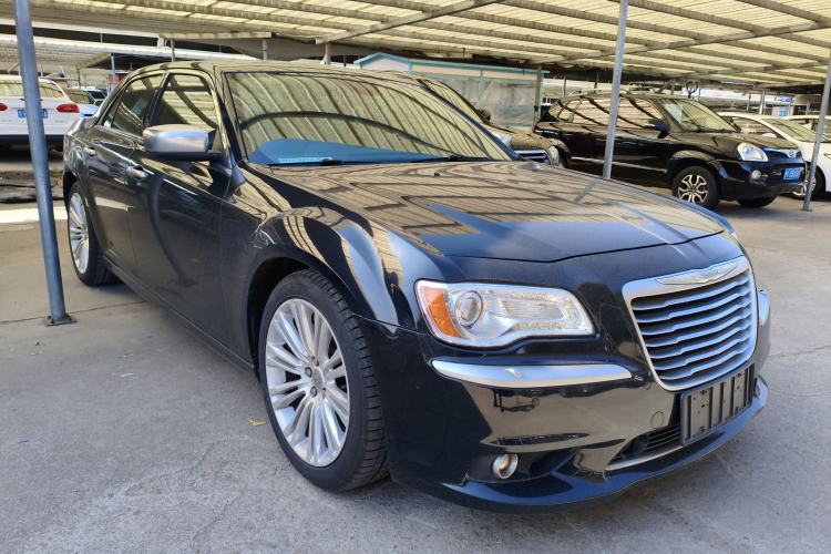 Used Chrysler 300C 2014 3.0L Excellence Edition Front Right 45 Deg