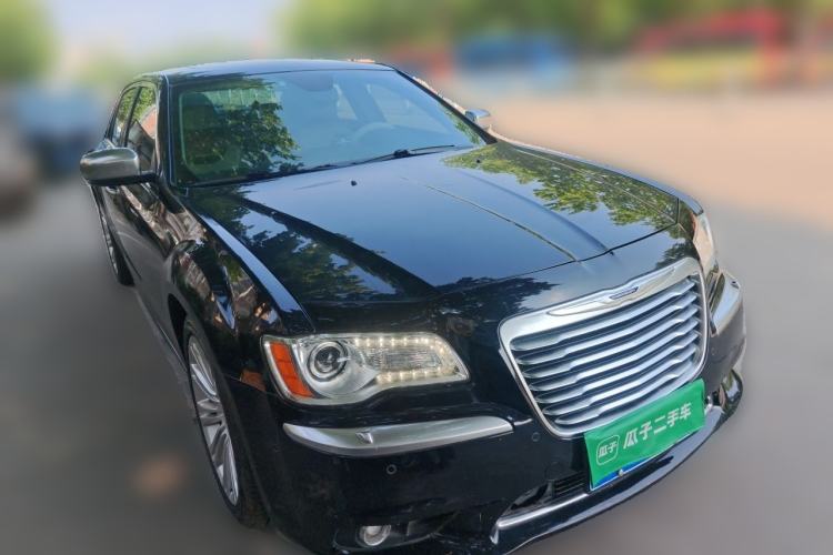 Used Chrysler 300C 2014 3.0L Excellence Edition Front Right 45 Deg