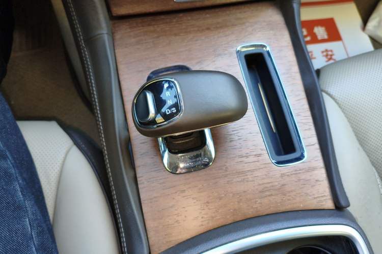 Used Chrysler 300C 2014 3.0L Excellence Edition Gear Lever