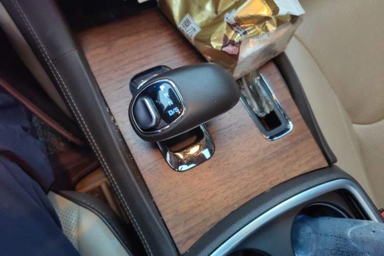 Used Chrysler 300C 2014 3.0L Excellence Edition Gear Lever