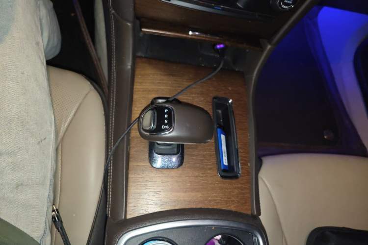 Used Chrysler 300C 2014 3.0L Excellence Edition Gear Lever