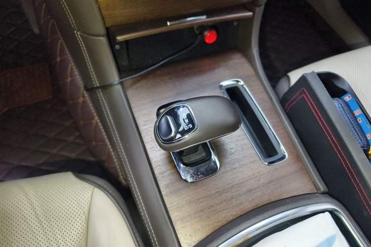 Used Chrysler 300C 2014 3.0L Excellence Edition Gear Lever