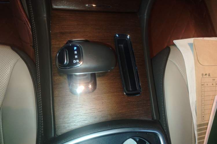 Used Chrysler 300C 2014 3.0L Excellence Edition Gear Lever