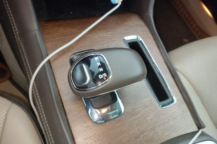 Used Chrysler 300C 2014 3.0L Excellence Edition Gear Lever