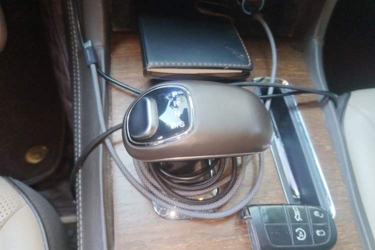 Used Chrysler 300C 2014 3.0L Excellence Edition Gear Lever