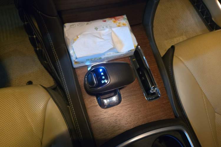 Used Chrysler 300C 2014 3.0L Excellence Edition Gear Lever