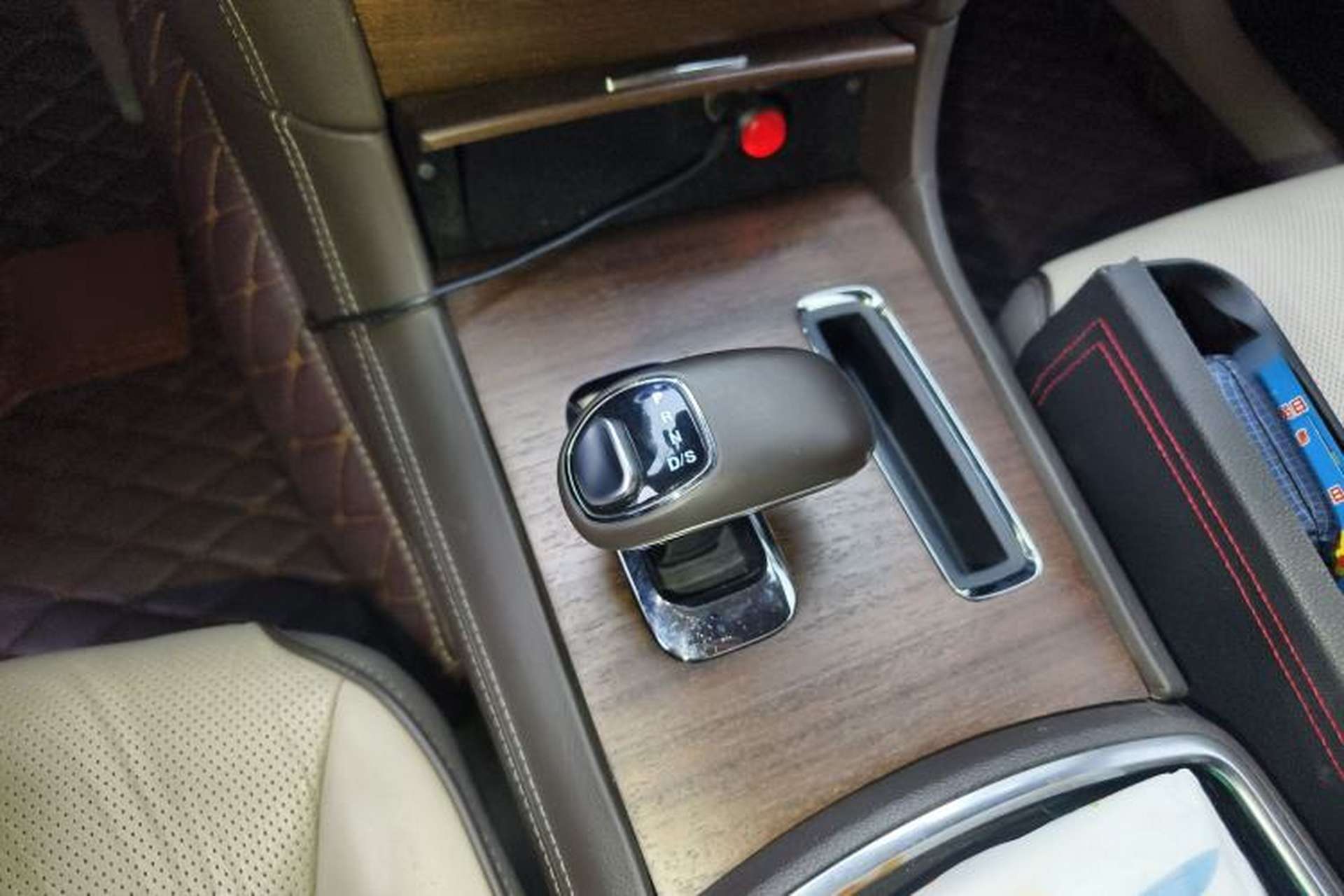 Used Chrysler 300C 2014 3.0L Excellence Edition Gear Lever