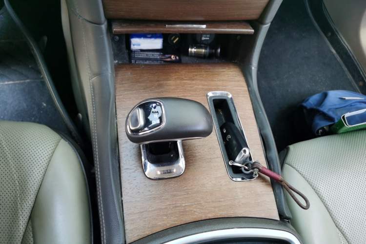 Used Chrysler 300C 2014 3.0L Excellence Edition Gear Lever