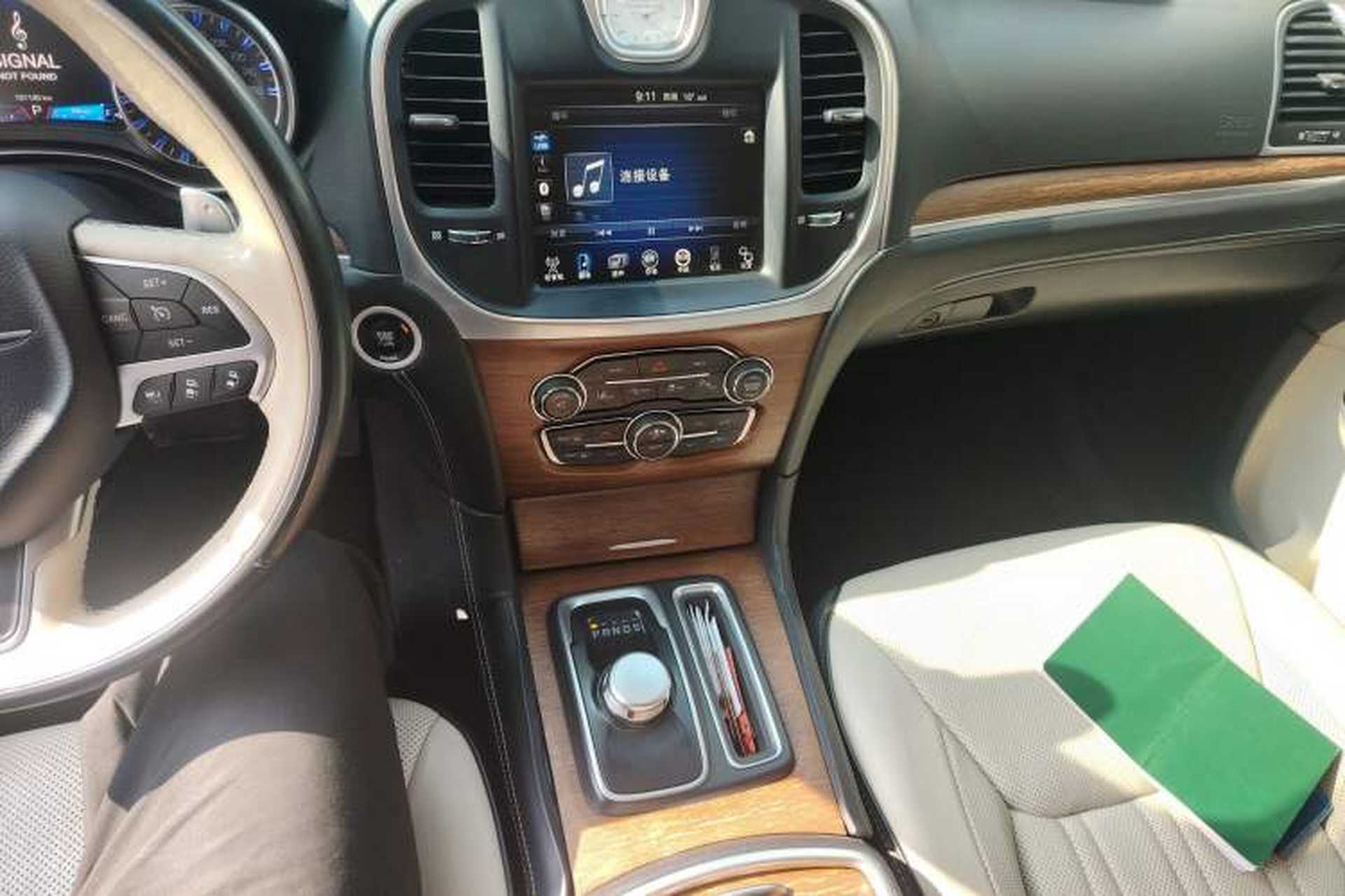 Used Chrysler 300C 2014 3.0L Excellence Edition Gear Lever