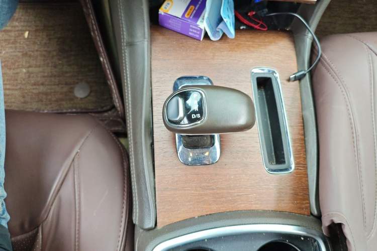 Used Chrysler 300C 2014 3.0L Excellence Edition Gear Lever