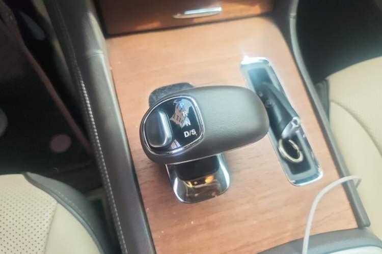 Used Chrysler 300C 2014 3.0L Excellence Edition Gear Lever