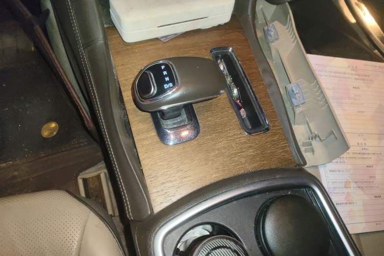 Used Chrysler 300C 2014 3.0L Excellence Edition Gear Lever