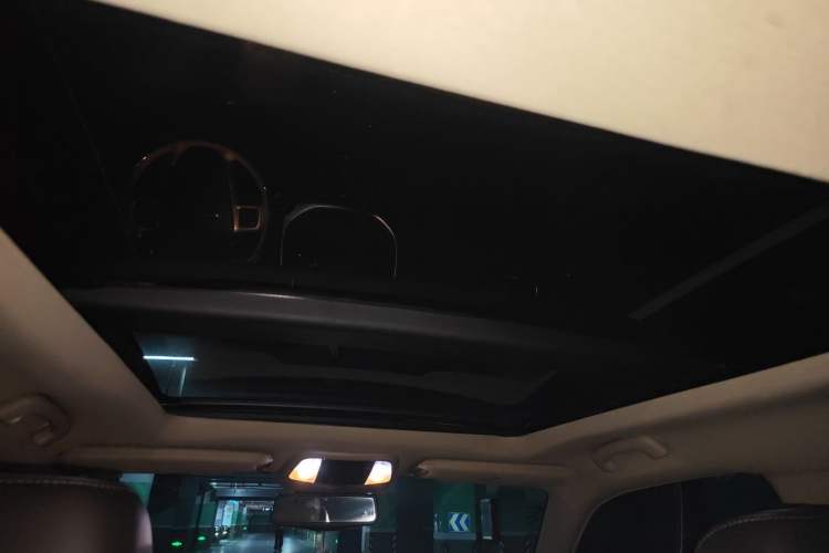 Used Chrysler 300C 2014 3.0L Excellence Edition Headliner
