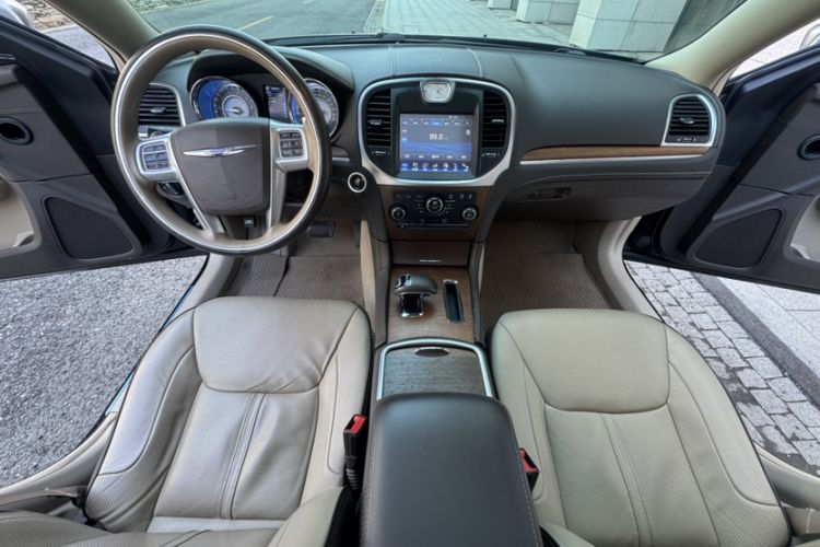 Used Chrysler 300C 2014 3.0L Excellence Edition Interior 1